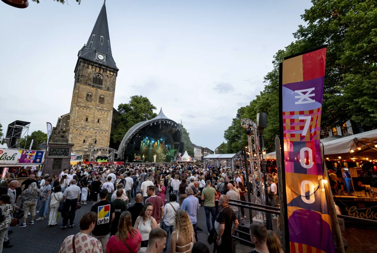 Red Roots Festival overzicht Oude Markt 2025 Enschede zaterdag - Wouter de Wilde - Enschede Promotie