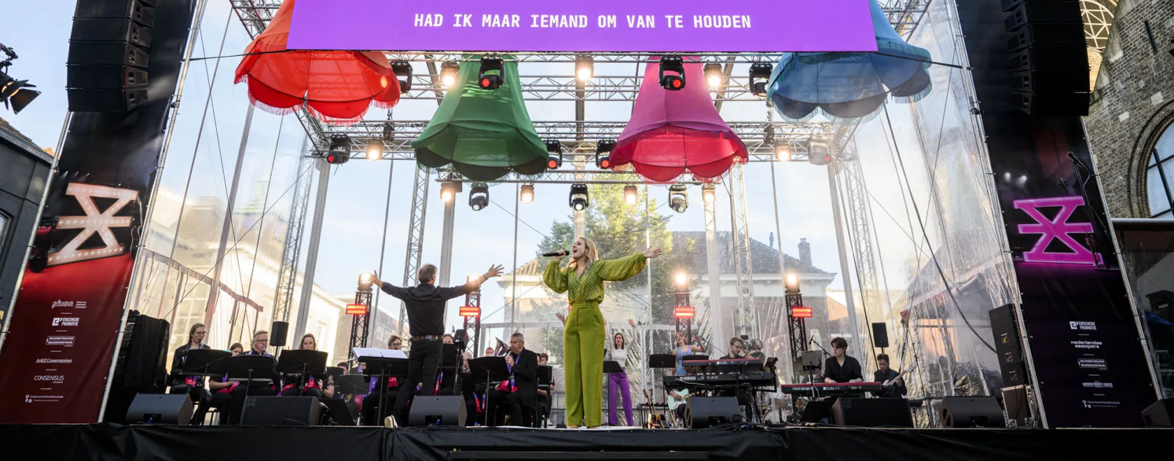 Oude Markt Sing A Long Enschede 2024 - Podium - Enschede Promotie